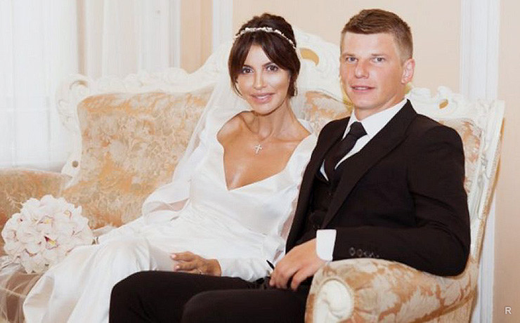Супруга Андрея Аршавина устроила скандал прямо посреди самолета.