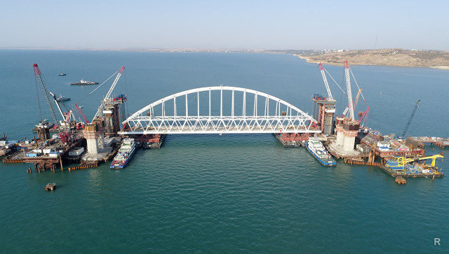 Крымский мост выдержит ли землетрясение, последствия, проводится ряд испытаний защитных систем моста.