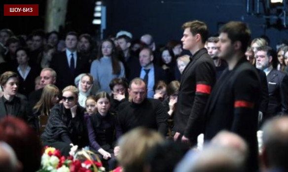 Страшно обиженная на Табакова дочь наплевала на похороны