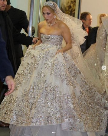 Свадебное платье Дженнифер Лопес расплющило ее бюст