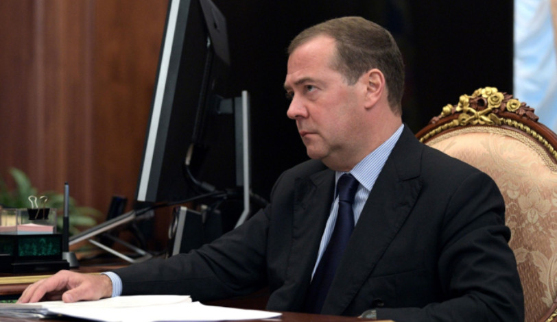 Медведев влепил пощечину потерявшему стыд Лукашенко