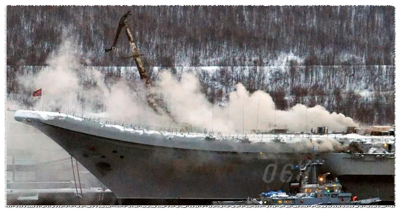 Источник сообщил о погибшем при пожаре на крейсере в Мурманске
