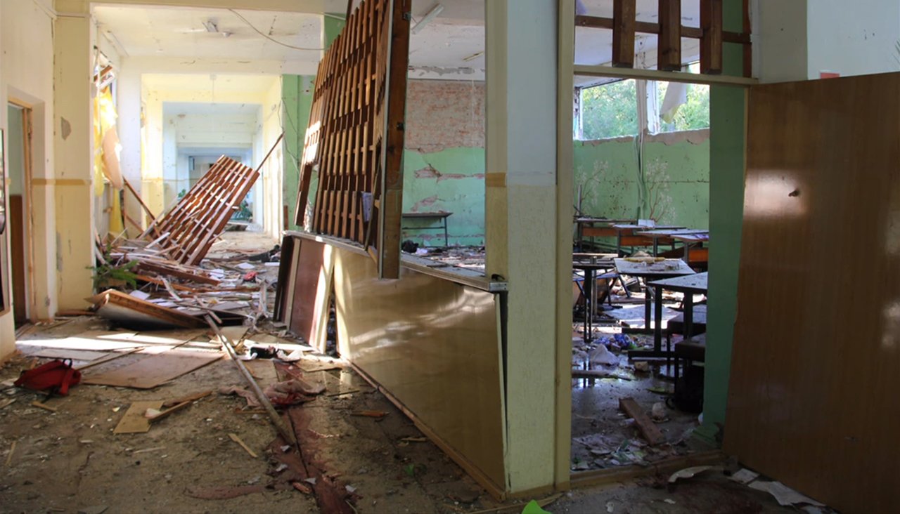 Колледж в Керчи после стрельбы и взрыва. Фотографии