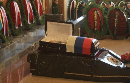 Похороны с генеральскими почестями: космонавта Леонова в последний путь провожали Шойгу, Терешкова и актер Миронов