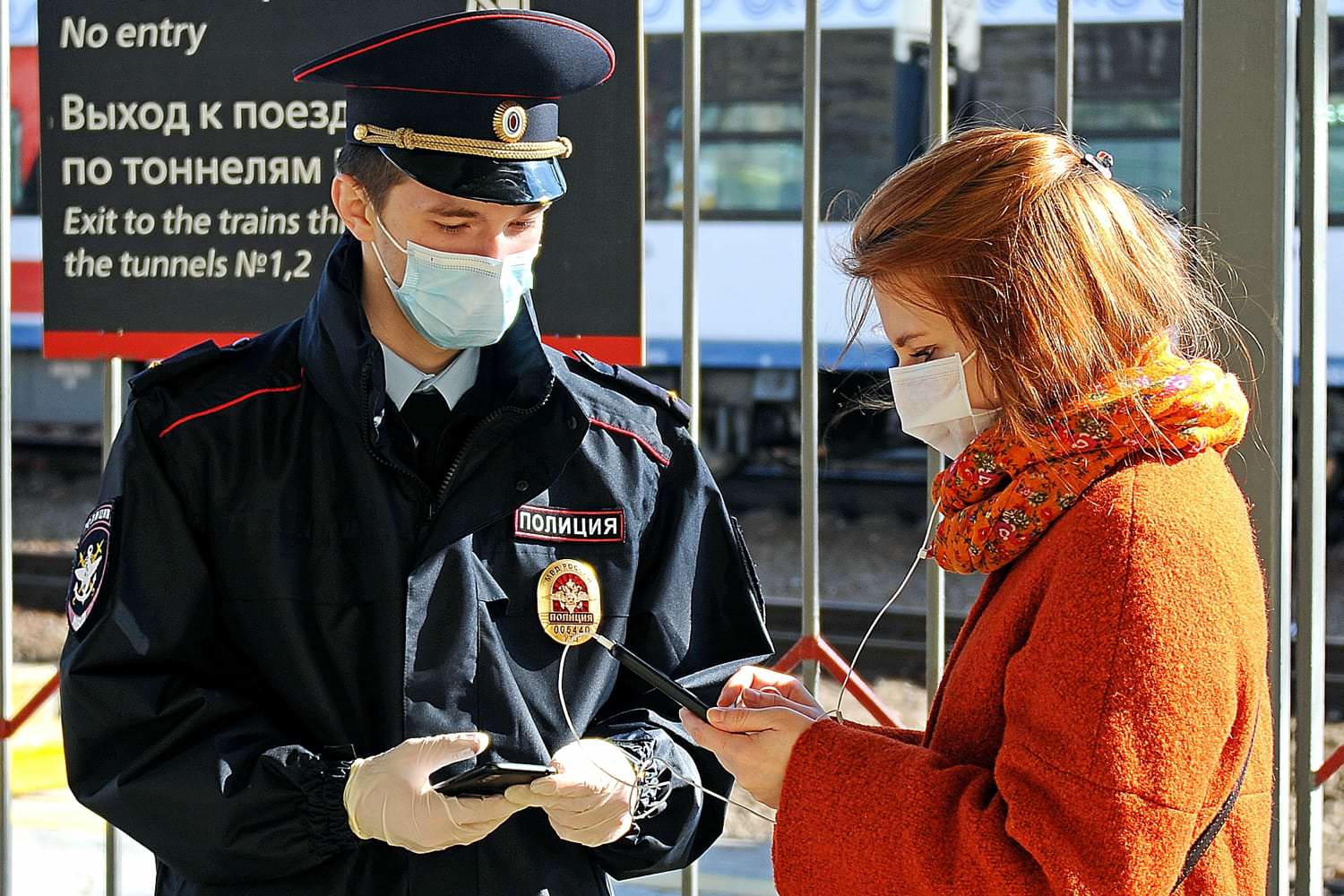 С 23 апреля из-за коронавируса жителям всей России запрещено выходить из дома